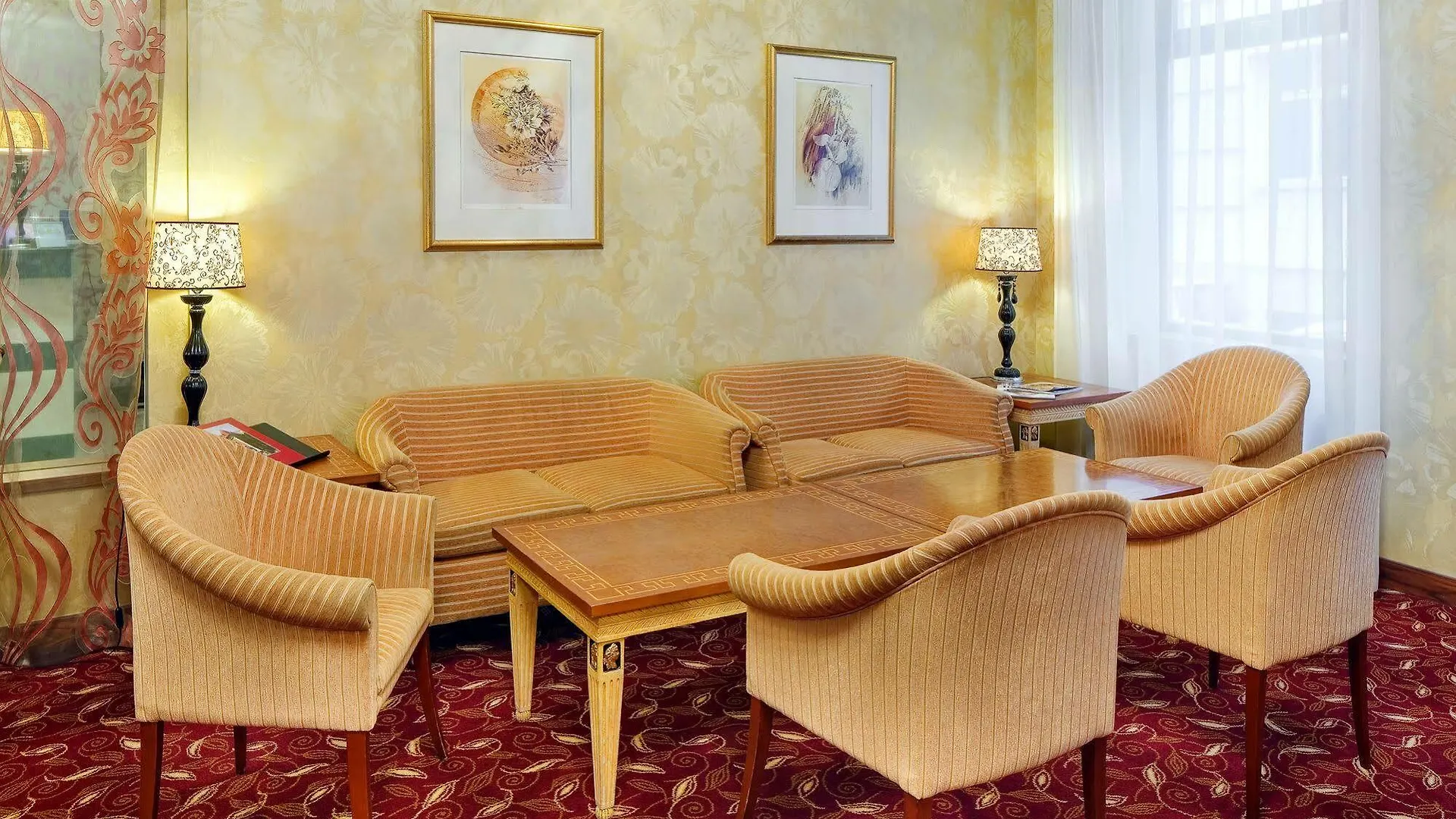 Mamaison Residence Downtown Prague 4*,